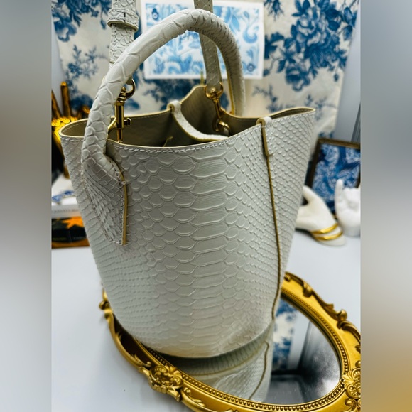 🆕 OROTON 🧿 NWT Mila Bucket Bag, White Snakeskin Textured Leather - Picture 3 of 15